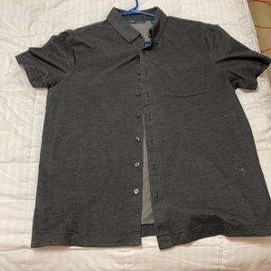 Perry Ellis cotton and polyester button up short sleeve shirt